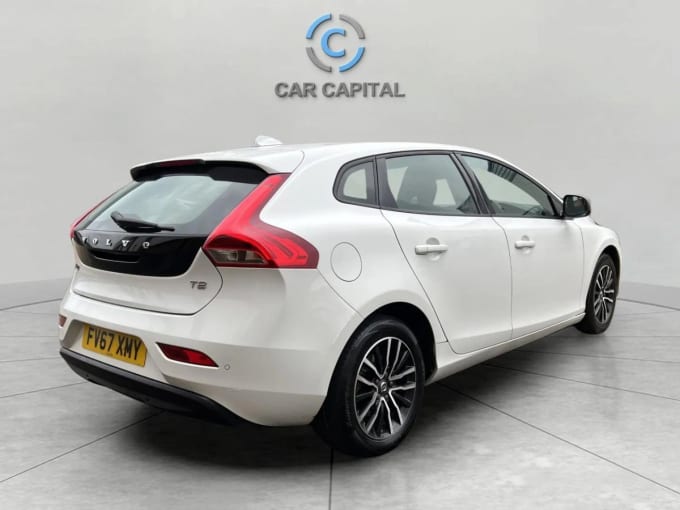 2025 Volvo V40