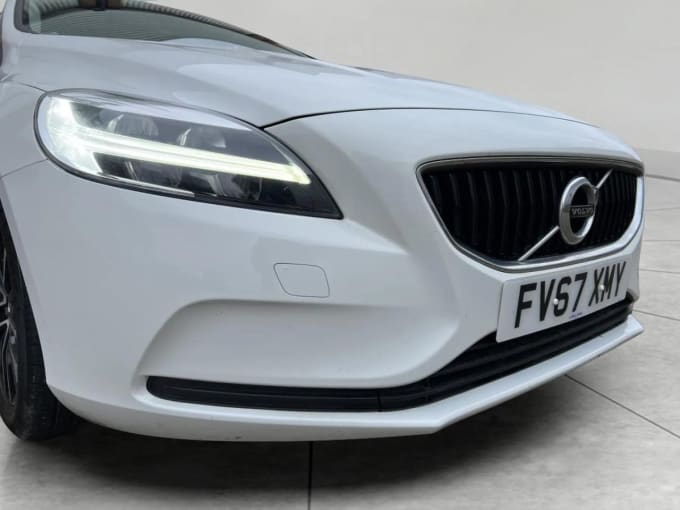 2025 Volvo V40