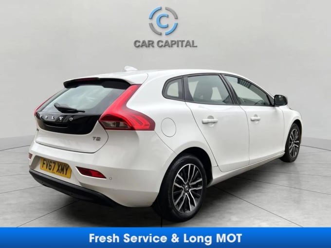 2025 Volvo V40