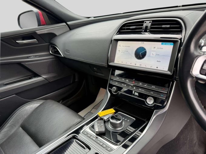 2025 Jaguar Xe