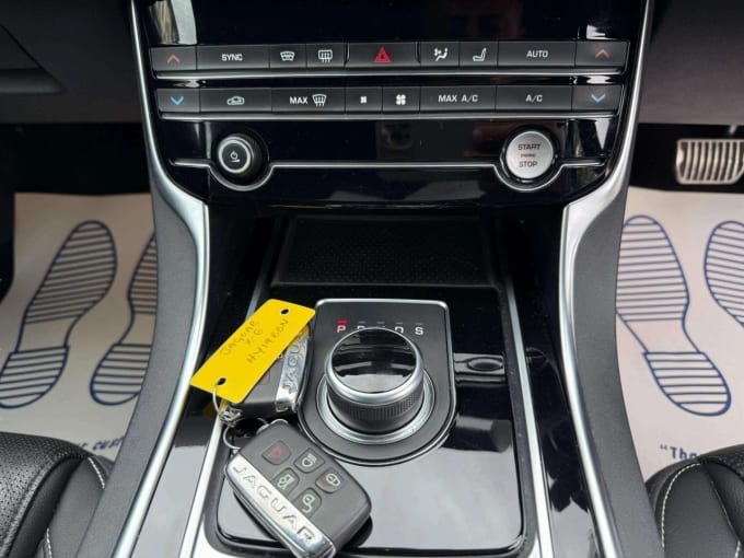 2025 Jaguar Xe