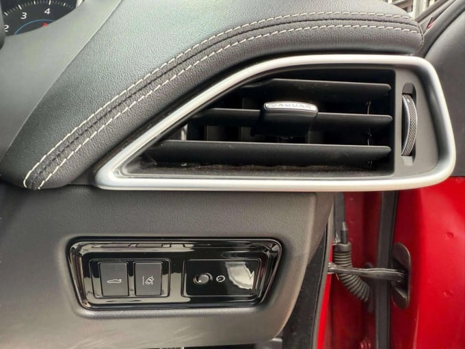 2025 Jaguar Xe