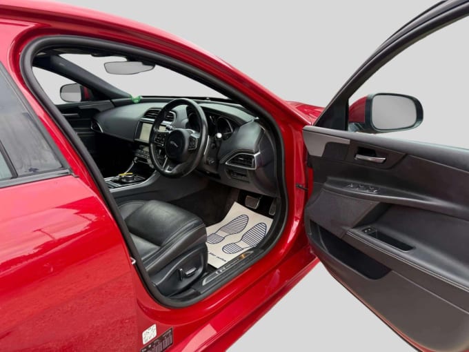 2025 Jaguar Xe