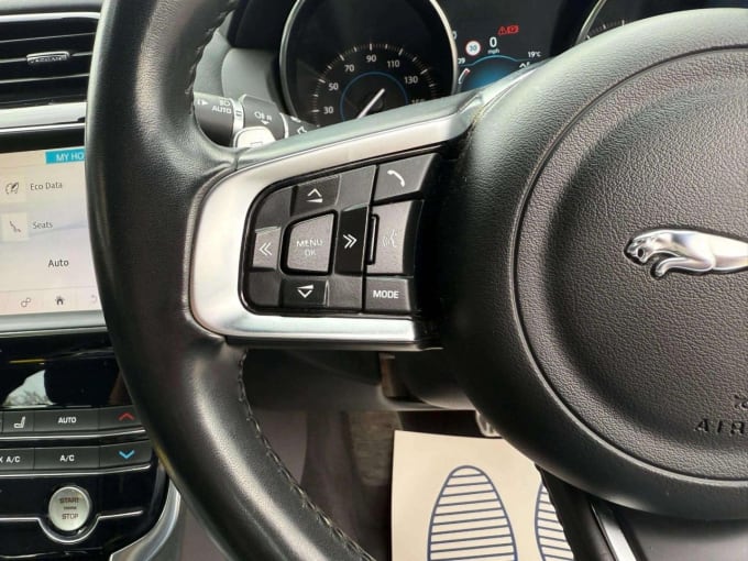 2025 Jaguar Xe