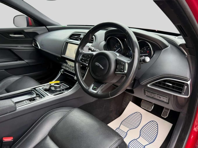 2025 Jaguar Xe