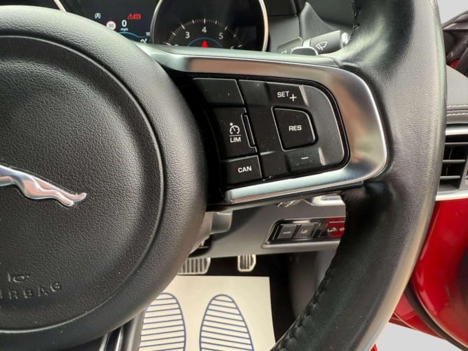 2025 Jaguar Xe