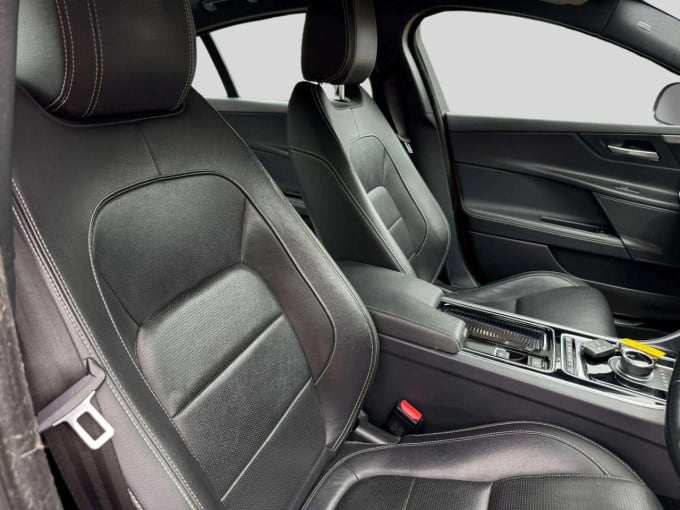 2025 Jaguar Xe