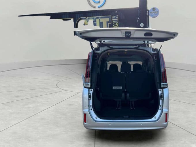 2025 Toyota Noah