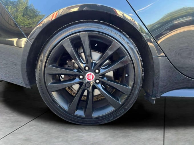 2025 Jaguar Xe