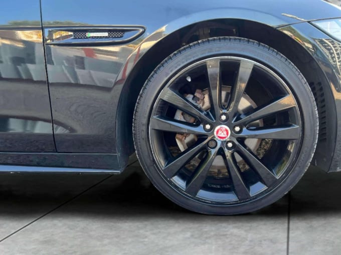 2025 Jaguar Xe