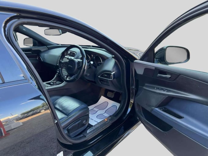 2025 Jaguar Xe