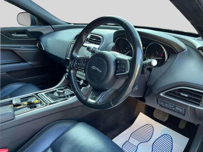 2025 Jaguar Xe