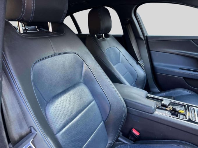 2025 Jaguar Xe