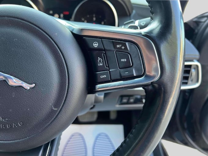 2025 Jaguar Xe