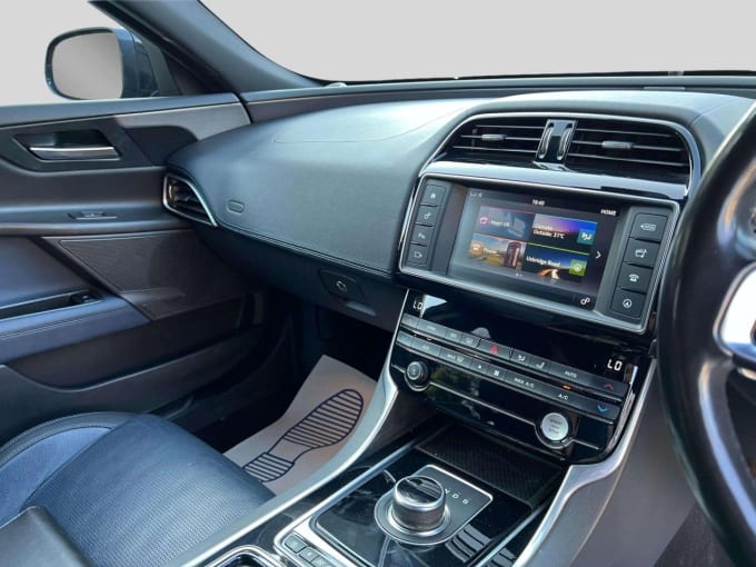 2025 Jaguar Xe
