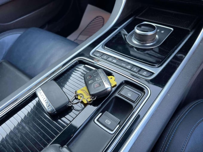 2025 Jaguar Xe