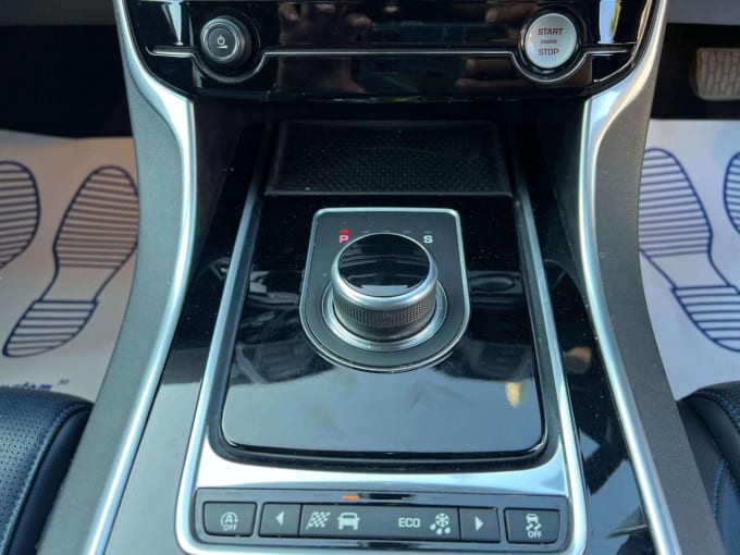 2025 Jaguar Xe