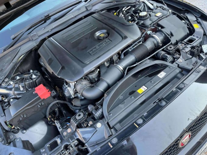 2025 Jaguar Xe