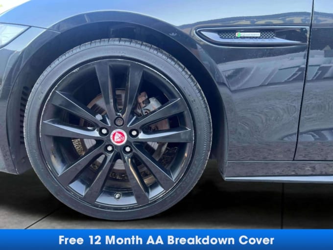 2025 Jaguar Xe