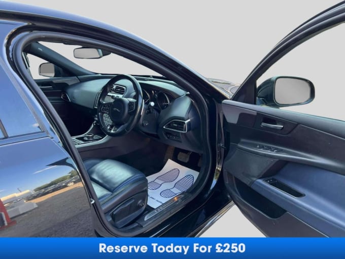 2025 Jaguar Xe