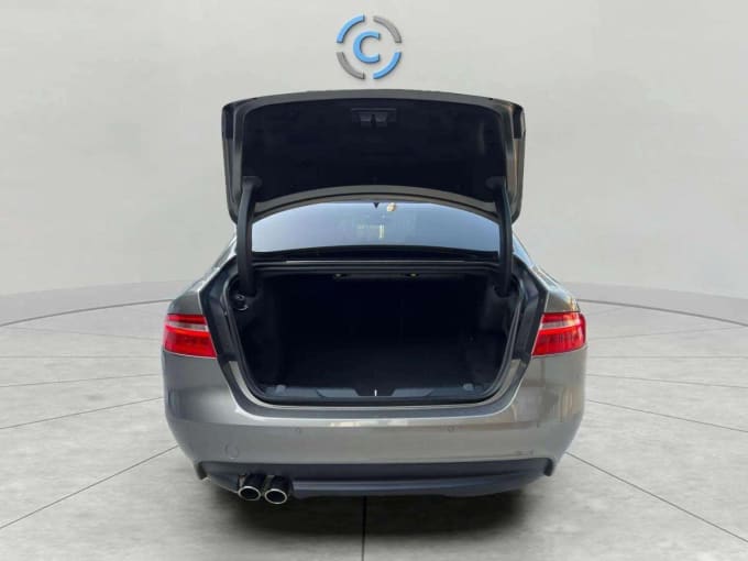 2025 Jaguar Xe