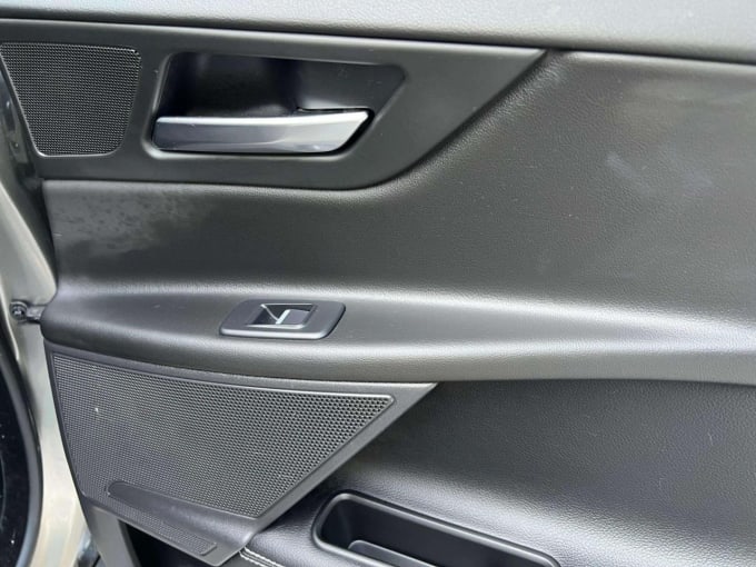 2025 Jaguar Xe