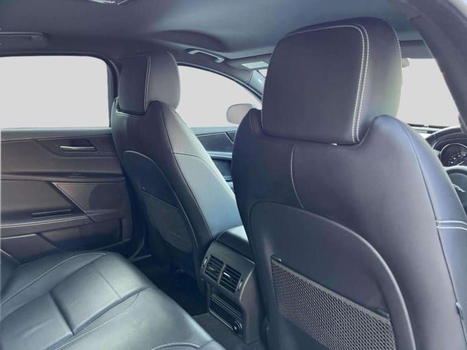 2025 Jaguar Xe