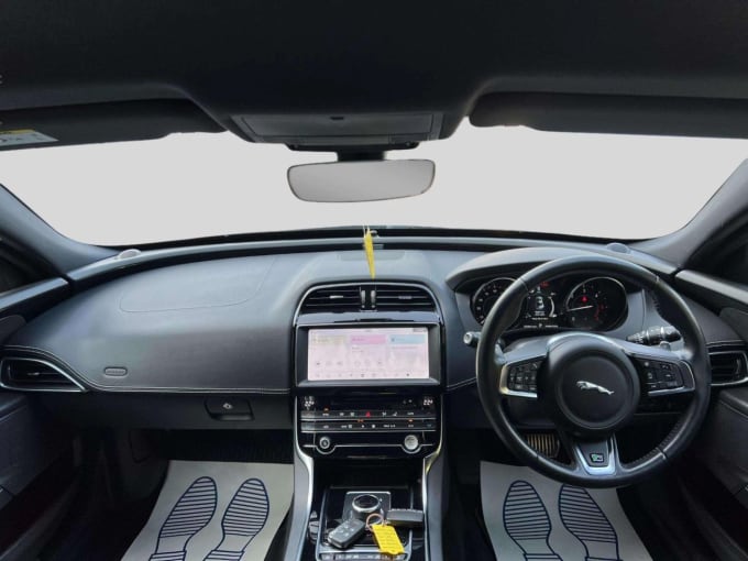 2025 Jaguar Xe