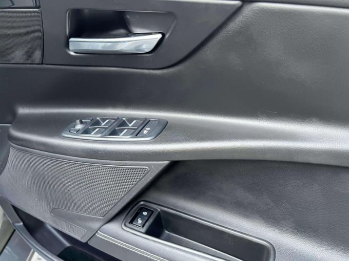2025 Jaguar Xe