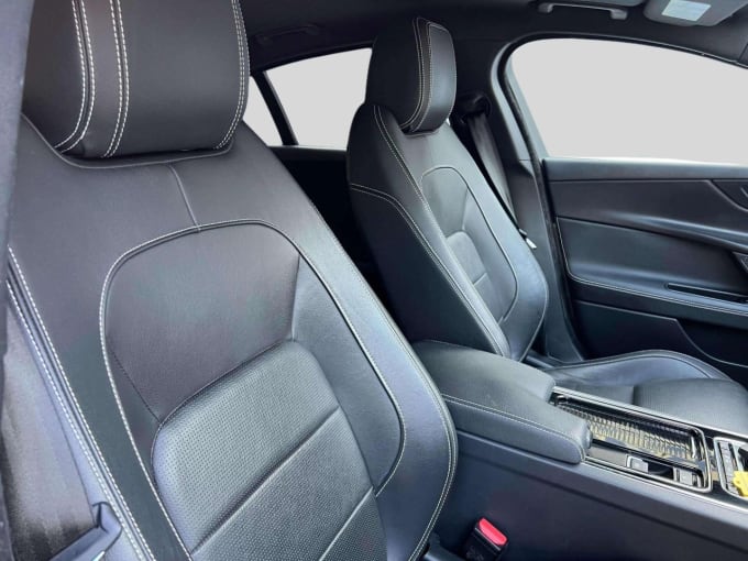 2025 Jaguar Xe