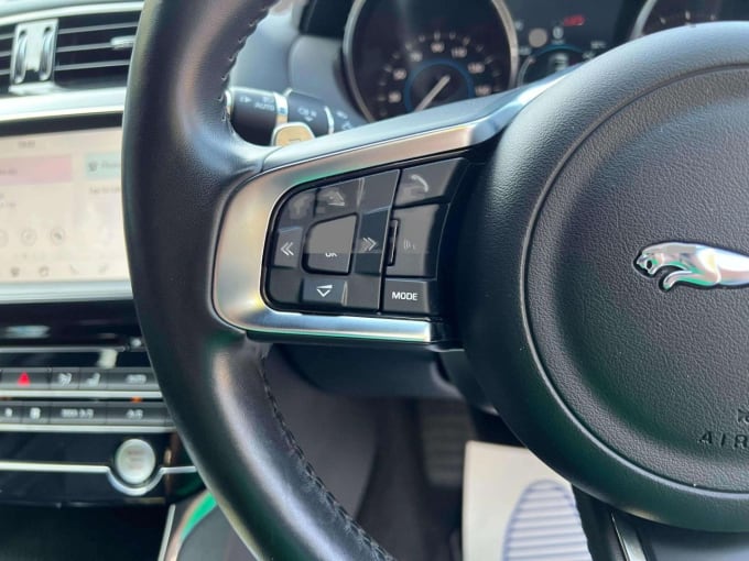 2025 Jaguar Xe