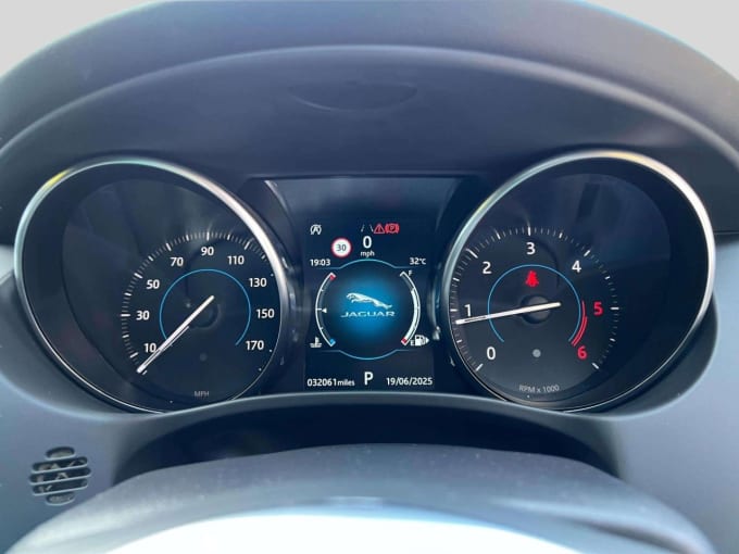 2025 Jaguar Xe