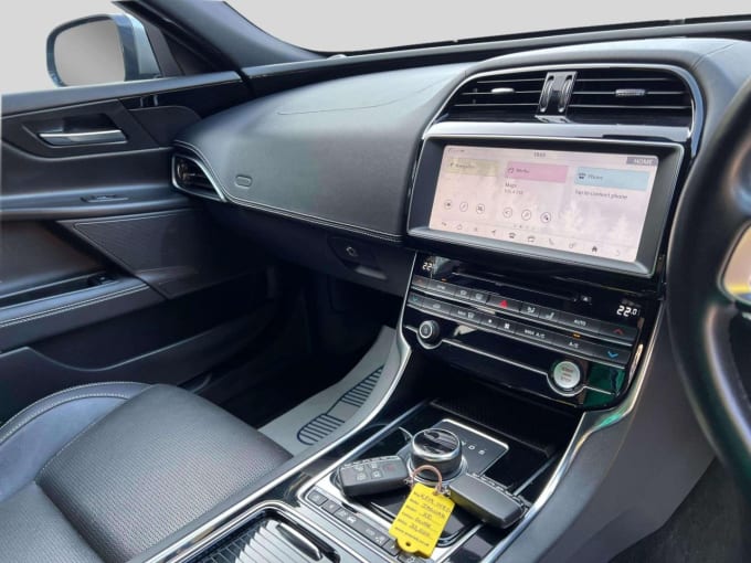 2025 Jaguar Xe