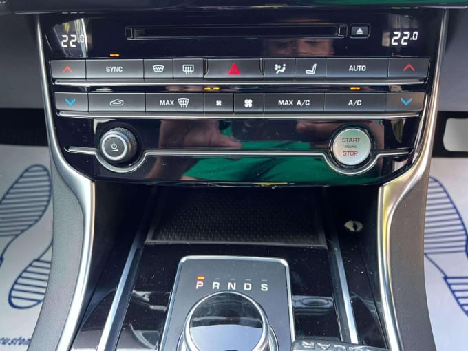 2025 Jaguar Xe
