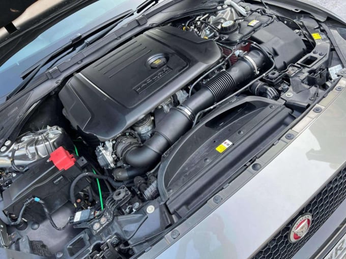 2025 Jaguar Xe