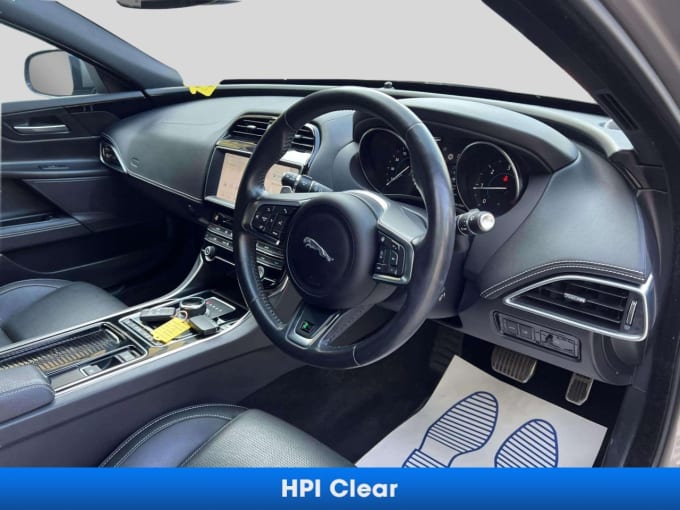 2025 Jaguar Xe