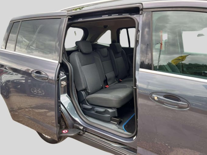 2025 Ford Grand C-max