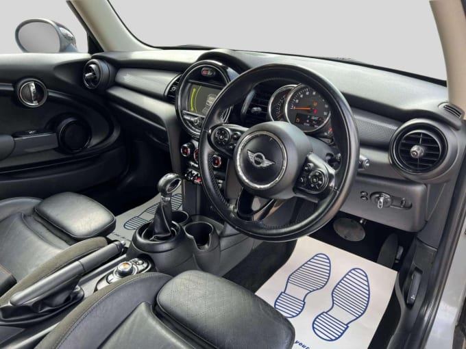 2025 Mini Hatch