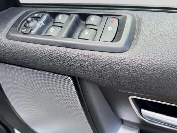 2025 Land Rover Discovery 4