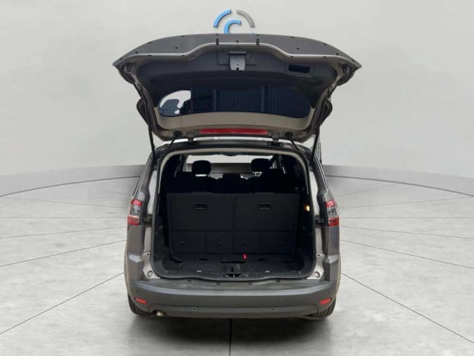2025 Ford S-max