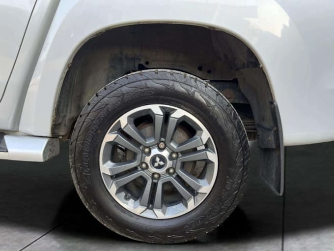 2025 Mitsubishi L200