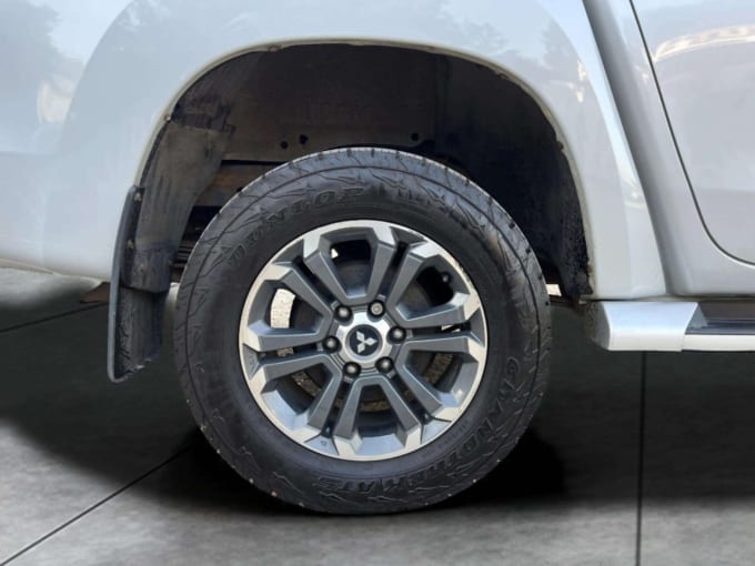 2025 Mitsubishi L200