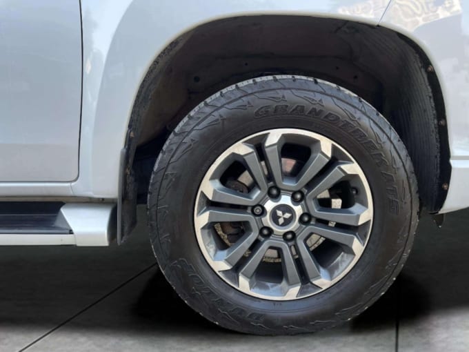2025 Mitsubishi L200