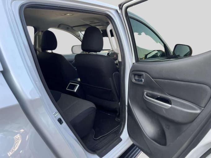 2025 Mitsubishi L200