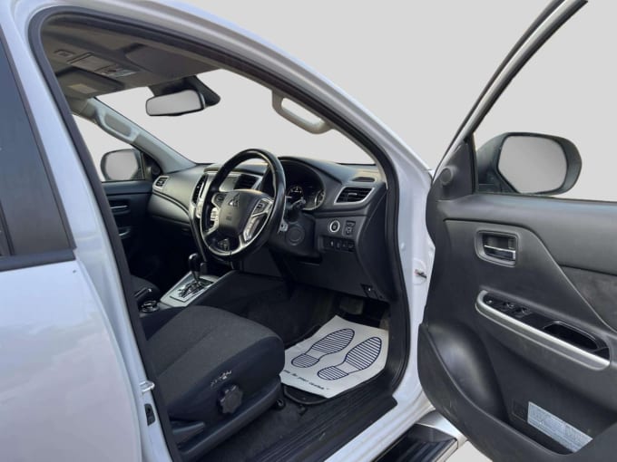 2025 Mitsubishi L200