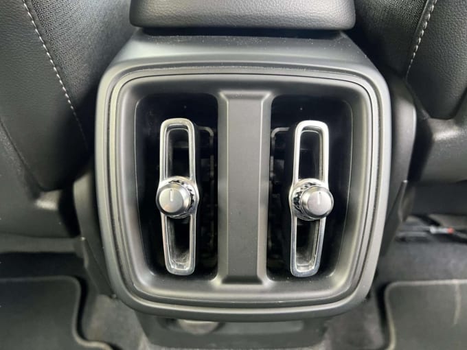 2025 Volvo Xc40