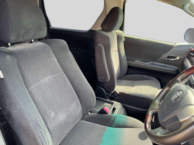 2025 Toyota Alphard