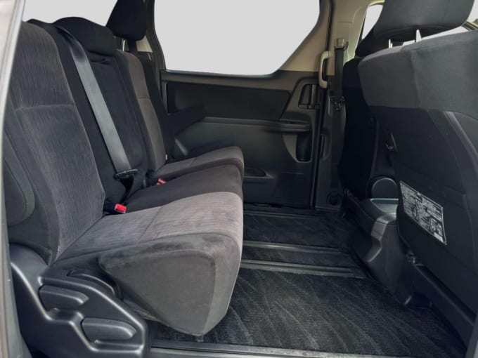 2025 Toyota Alphard