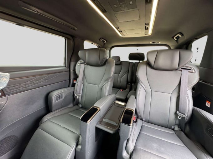 2025 Toyota Alphard