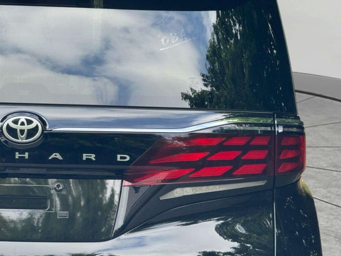 2025 Toyota Alphard